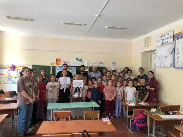 Специалисты отделения детей и семей с детьми провели беседу в Хлютской СОШ